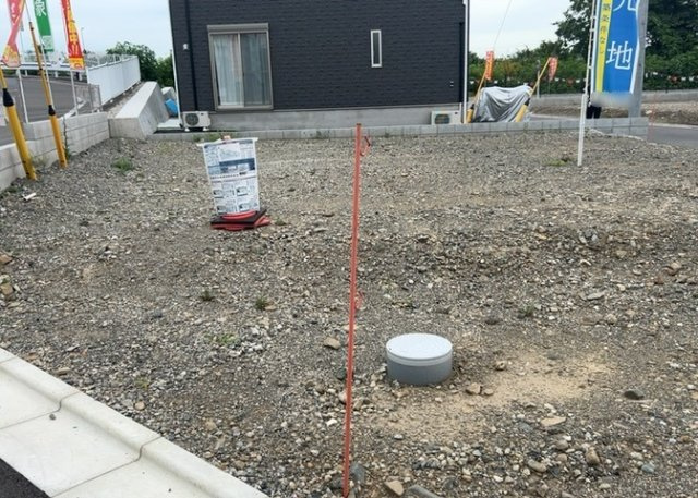 【外観】 | 家を建てる前提で土地を探している場合、地盤の丈夫さは譲れない条件の一つです。地盤が脆弱だと追加工事が必要となります。また、過去に地盤沈下や液状化現象を起こした土地は、できるだけ避けた方がいいでしょう。