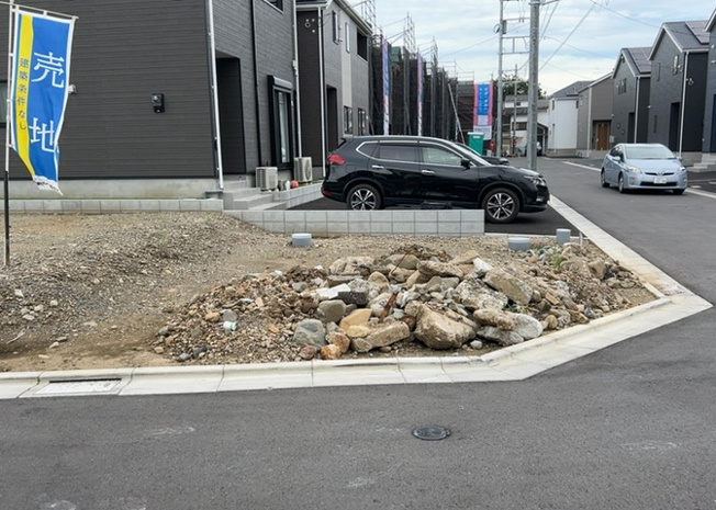【外観】 | 家を建てる前提で土地を探している場合、地盤の丈夫さは譲れない条件の一つです。地盤が脆弱だと追加工事が必要となります。また、過去に地盤沈下や液状化現象を起こした土地は、できるだけ避けた方がいいでしょう。