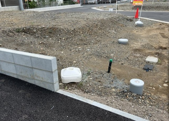 【外観】 | 土地の形が極端に長細かったり、狭小地、あるいは道路との高低差がある傾斜地だった場合、後々売ろうとしても買い手がつかない場合もあります。後々、売却することになった時に価値の下がらない土地を選びましょう。