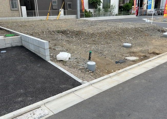 【外観】 | 土地の面積＝住宅面積ではありません。建ぺい率の問題などで、土地のある場所によって住宅を建てられる面積は限られています。高さもしかり、「土地」という言葉の中には、建築条件も含まれると考えておきましょう。