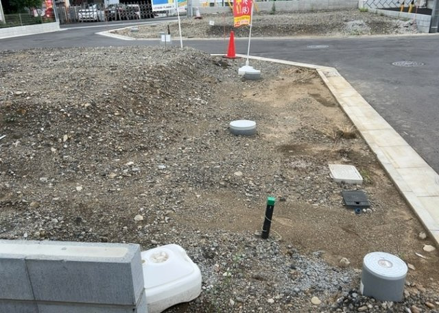【外観】 | 家を建てる前提で土地を探している場合、地盤の丈夫さは譲れない条件の一つです。地盤が脆弱だと追加工事が必要となります。また、過去に地盤沈下や液状化現象を起こした土地は、できるだけ避けた方がいいでしょう。