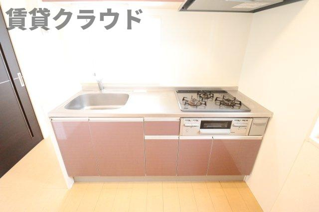 ロイヤルプラザのキッチン|コンパクトなキッチンで掃除もラクラク