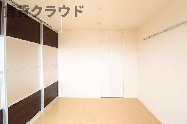 ロイヤルプラザの洋室|広々とした洋室です