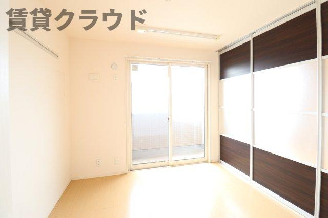 ロイヤルプラザの洋室|個人の部屋や寝室として使える洋室です