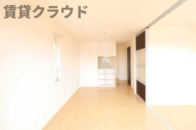ロイヤルプラザの居間・リビング|明るいリビングだと気持ちがいいですね！