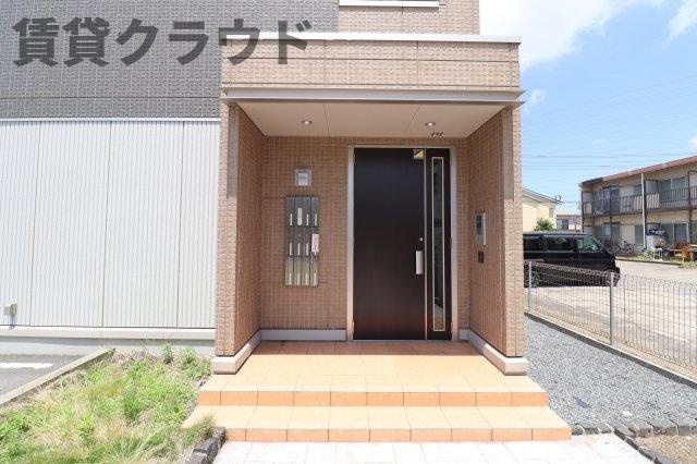 ロイヤルプラザのエントランス|ゆとりのあるエントランスです