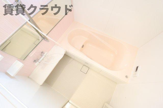 ロイヤルプラザの浴室|広々一坪タイプのお風呂でゆったり疲れを癒しましょう！