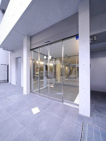 ズーム川崎イーストのエントランス
