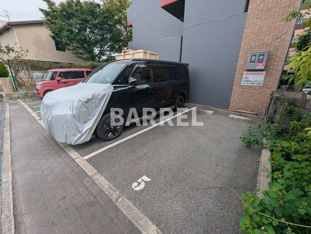 ミツヤパークウエストの駐車場
