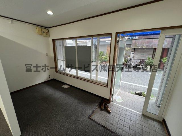 ＫＡＳＵＧＡマンションの玄関