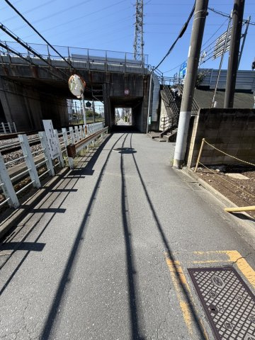 売土地の前面道路含む現地写真