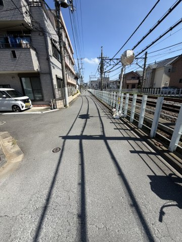 売土地の前面道路含む現地写真