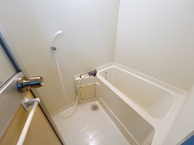 サンパール三原A棟の浴室|コンパクトで使いやすいお風呂です
