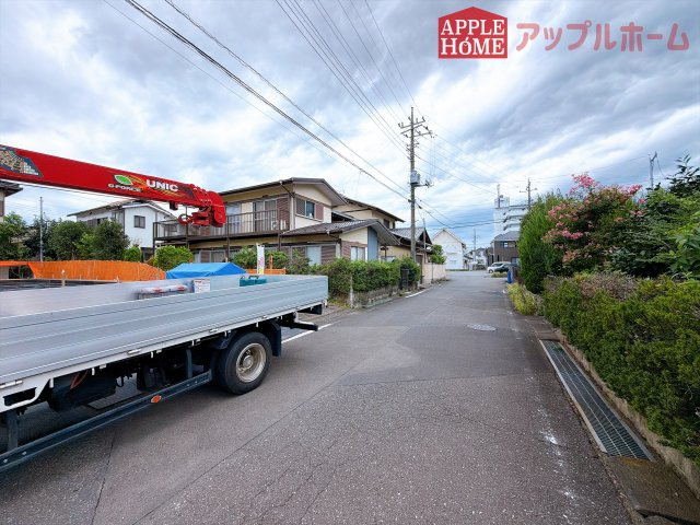 [新築住宅] 坂戸市溝端町 4期 全2棟の前面道路含む現地写真