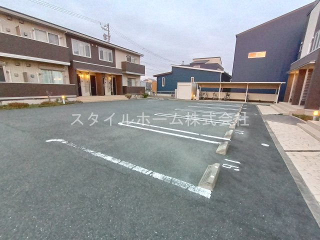 ＬＡ　ＴＥＲＲＥ　Ⅱ棟の駐車場