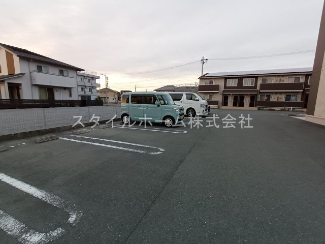 ＬＡ　ＴＥＲＲＥ　Ⅱ棟の駐車場