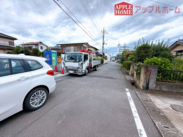 [新築住宅] 坂戸市溝端町 4期 全2棟の前面道路含む現地写真
