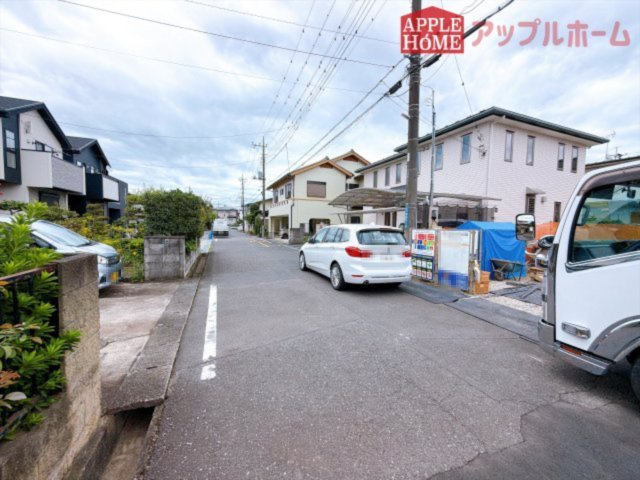 [新築住宅] 坂戸市溝端町 4期 全2棟の前面道路含む現地写真