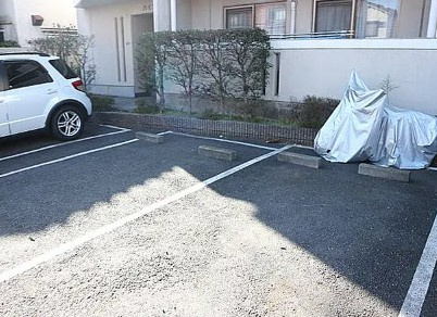 ハイツ東菅野の駐車場