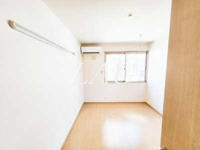 【居間・リビング】 | ＥＭＯＨ　ＲＵＯ　エモルオ | 洋室のお部屋です。