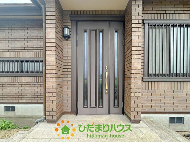 羽生市三田ケ谷　中古一戸建ての玄関