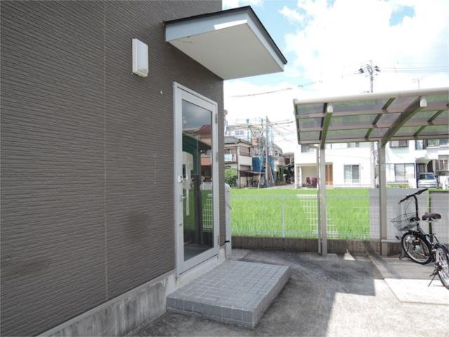川崎市多摩区生田１丁目のアパートのエントランス