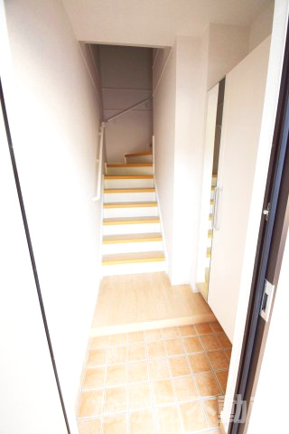 【玄関】 | 収納もある玄関です