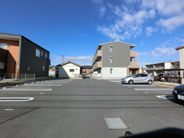 【駐車場】 | ロイヤルプラザ