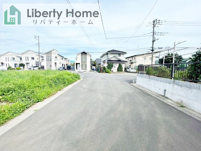 水戸市東前町5期　新築戸建　１号棟の前面道路含む現地写真