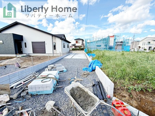水戸市東前町5期　新築戸建　１号棟の前面道路含む現地写真