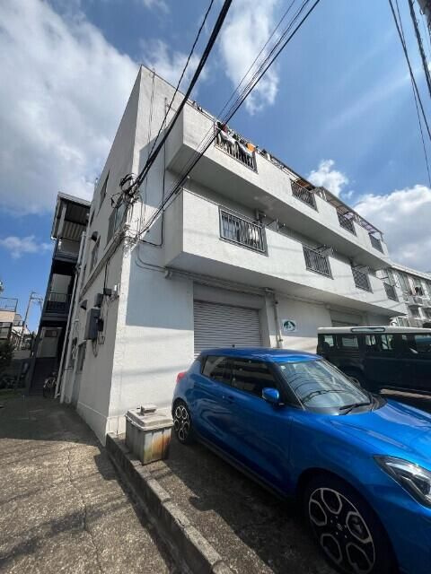 春月ビルのエントランス