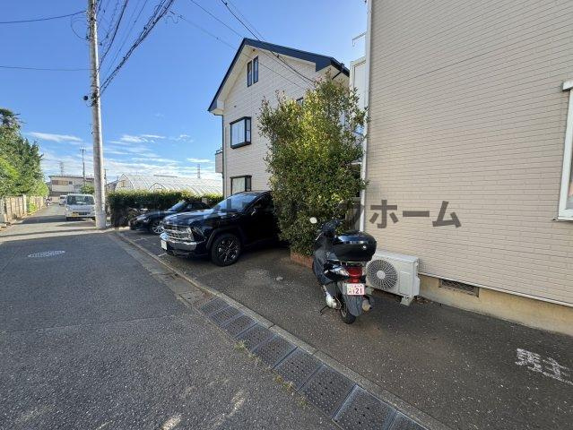 三鷹市井口４丁目のアパートの駐車場