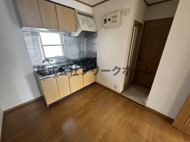三鷹市井口４丁目のアパートの居間・リビング