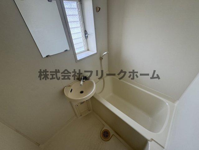 三鷹市井口４丁目のアパートの浴室