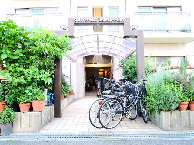 高槻市南松原町の賃貸マンションのエントランス