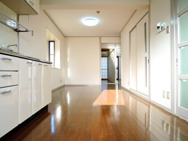 高槻市南松原町の賃貸マンションの居間・リビング