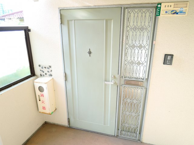 高槻市南松原町の賃貸マンションの玄関