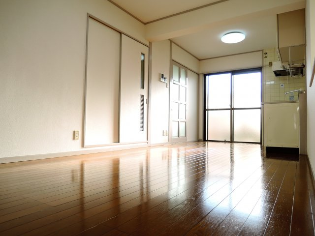 高槻市南松原町の賃貸マンションの居間・リビング