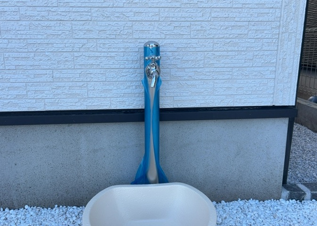 【設備】 | 敷地内には、散水栓や立水栓があります。水道水を直接利用できるため、水を運ぶ手間を省くことが出来ます。大量の水を必要とする洗車作業や清掃などに役立ちます。その他設備とあわせて、現地でご確認ください。