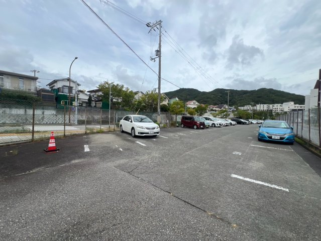 高倉台1-2団地の駐車場
