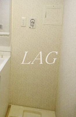 【設備】 | ＬａＬａ神泉 | 室内洗濯機置き場です。