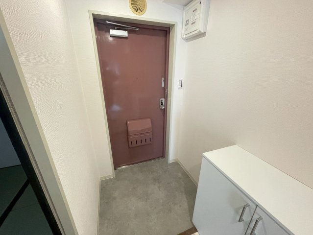 サーティ西尾の玄関