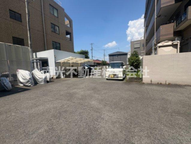 サーティ西尾の駐車場