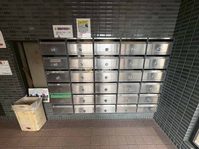 サーティ西尾のロビー