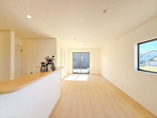 【居間・リビング】 | 前橋市堀之下町　新築住宅 | 気がづけば家族が集まって楽しい会話と食事が始まる。皆で笑って過ごす幸せ溢れるリビング。