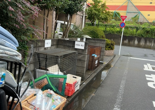 【設備】 | ライオンズマンション八王子第三 | 共有部分は、住民なら誰もが使える設備のこと。例えば駐車場やエレベーター、インターネット設備、セキュリティ設備などがあります。他にも、マンションの廊下・外部階段やエントランス・ゴミ置き場などがあります。