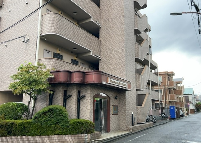 【現況写真】 | ライオンズマンション八王子第三 | 眺望の良さを楽しめるダイニングキッチンで家族団らんの時間を過ごしてはいかがでしょうか。バルコニーから見える景色を家族で眺める時間は、時間が経つのを忘れてしまいそうですね。是非、現地を見に行きましょう！
