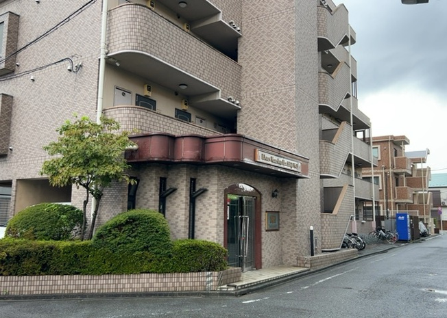 【現況写真】 | ライオンズマンション八王子第三 | 景色重視でお家選ぶをするとスーパーが遠い！学校が遠い！など生活をするうえで利便性で困ることもあります。まず一度現地を見学する際に、周辺の施設などがあるかを確認し、暮らし始めた後のことを想像しましょう。