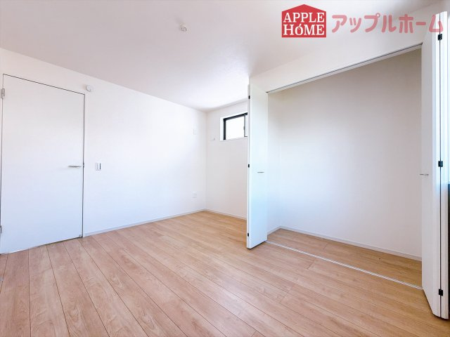 [新築住宅] 鶴ヶ島市鶴ヶ丘 8期 全1棟の洋室|２階居室は全室収納あり！たっぷりある収納活用でお部屋もキレイを保てます♪