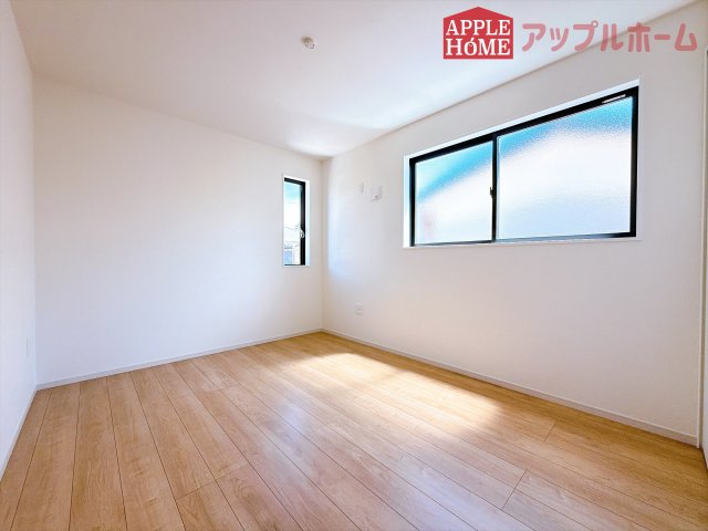 [新築住宅] 鶴ヶ島市鶴ヶ丘 8期 全1棟の洋室|２階居室は全室収納あり！たっぷりある収納活用でお部屋もキレイを保てます♪